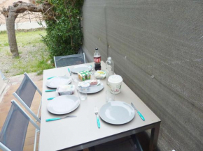 Appartement T2 rénové, climatisé, avec terrasse et parking, proche plage - FR-1-387-166